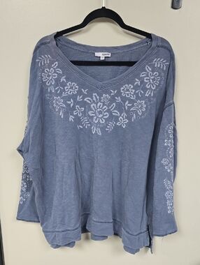 Sonoma Blue Floral V-Neck Women's Light Pullover Long Sleeve